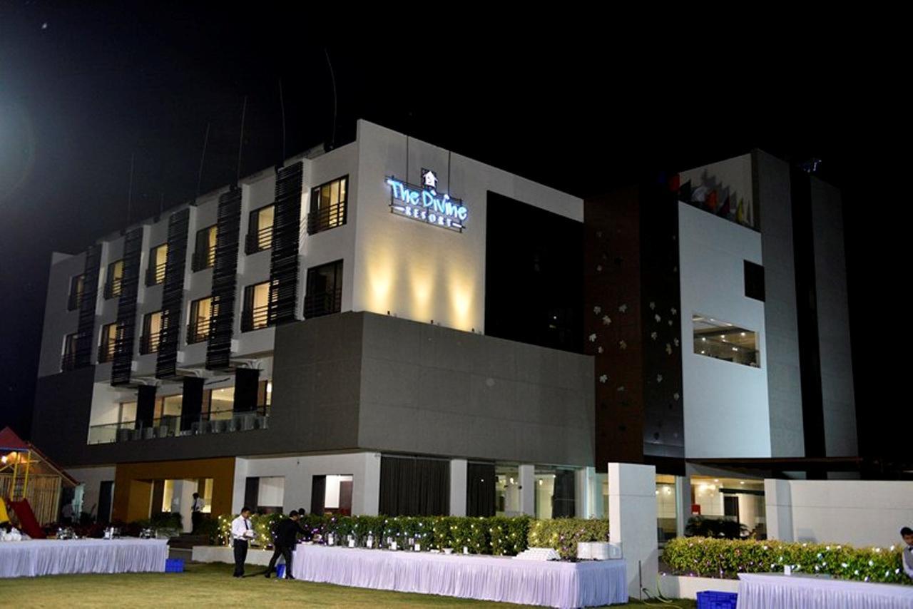 Pride Divine Resort Somnāth Exteriör bild